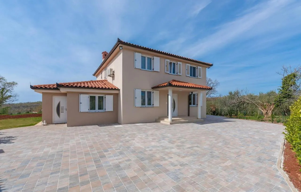 Villa Buroli With Pool, Sauna And Jacuzzi